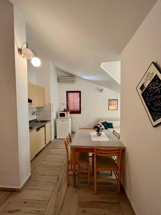 Gorana Apartman With Swimming Pool Leilighet Jelsa  Eksteriør bilde